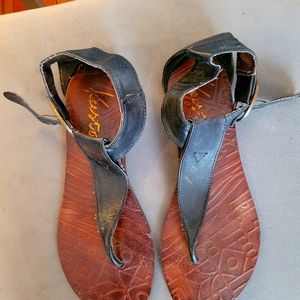2/$20 Vintage leather thong sandals size 8